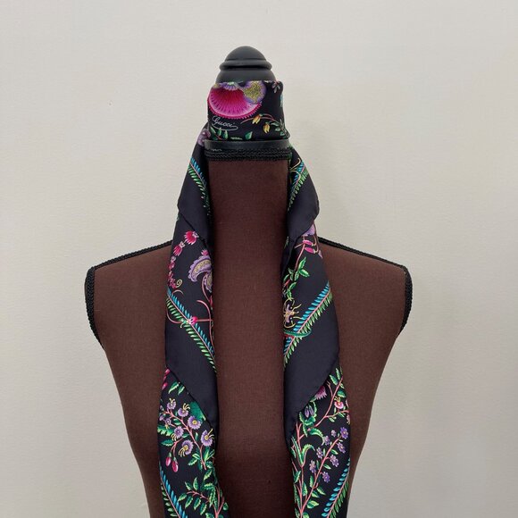 New Gucci Scarf Classic Flora Print Multicolor GG Logo Black Silk Wrap - Picture 12 of 14